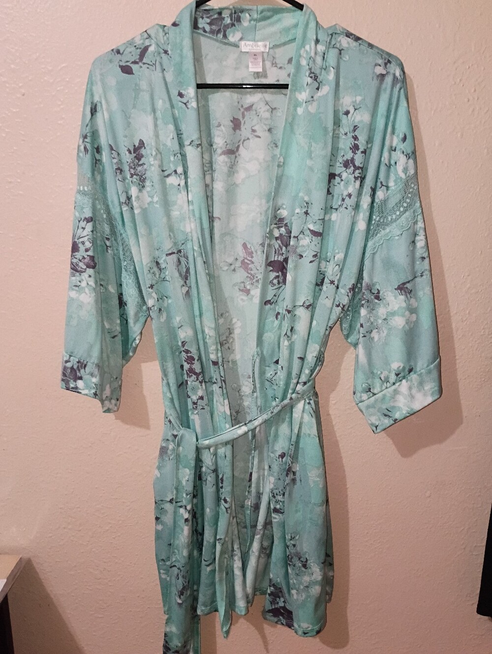 Ambrielle Size XL Floral Kimono Robe